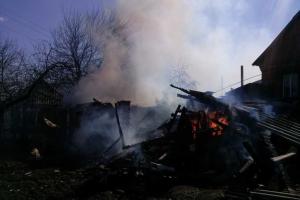 На Киевщине спасатели ликвидировали возгорание хозяйственной постройки