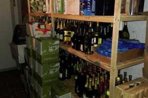 В Киеве на одном из складов милиционеры изъяли продукты сомнительного происхождения