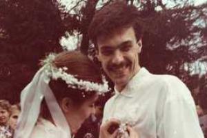 Тягнибок показал свои свадебные фотографии