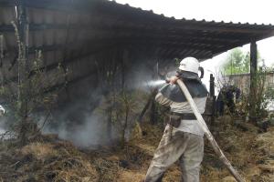 На Харьковщине огонь уничтожил 22 тонны кормов
