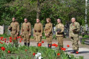 Киевские реконструкторы почтили память героев Второй Мировой войны на Донбассе