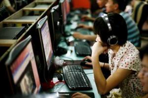 Китаянка родила в интернет-кафе, не отрываясь от игры