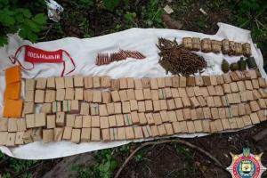 В Артемовском районе обнаружен тайник с оружием и боеприпасами