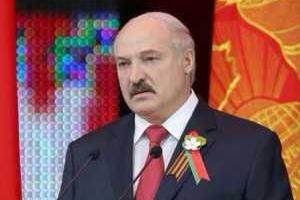 Лукашенко одел одновременно георгиевскую и яблочную ленту