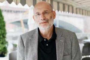 Конечная точка этого маршрута - падение бездарного режима, - Акунин