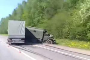 Машина российского гумконвоя протаранила грузовик на Донбассе