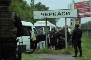 3 автобуса с подозрительными людьми остановили на блокпосту в Черкассах