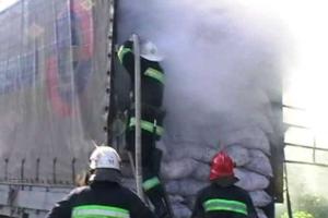 На Черкасчине спасатели ликвидировали пожар в грузовике, который перевозил уголь