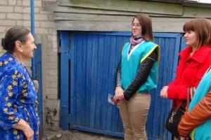 Волонтеры ЛНУ поздравили ветеранов