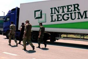 С Семенченко: За день в Крым прошло более 500 фур с продуктами, ширпотребом, строительными смесями и прочим