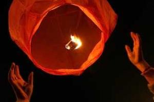 В Москве патрули казаков будут бороться с небесными фонариками