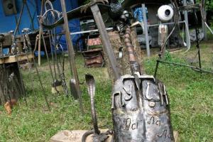 «Путин ла-ла-ла»: кузнец из Сум сделал оригинальную лопату