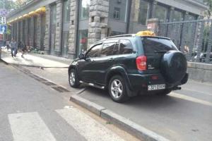 Столичный таксист "загнул" француженке космическую цену за 5 минут езды