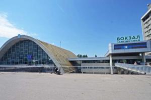 Железнодорожный вокзал в Луганске: жизнь остановилась
