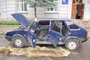 Опубликованы фото с места взрыва милицейского автомобиля во Львове
