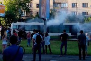 Во Львове загорелась маршрутка с пассажирами