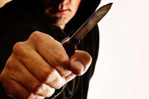 В Харькове ночью неизвестные с холодным оружием напали на группу людей