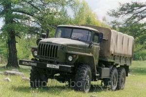 Боевики светофоров не замечают: в районе центрального рынка Горловки «Урал» «наехал» на «Жигули»