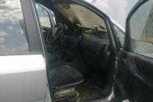 На Ровенщине огонь повредил легковой автомобиль «Opel Zafira»