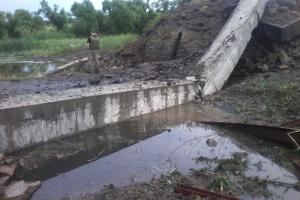 Подорвав мост на окраине Троицкого, боевики "наплевали" на людей