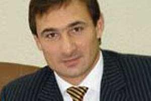 Депутат от «Народного Фронта» во время заседания Рады покупает дорогую элитную обувь