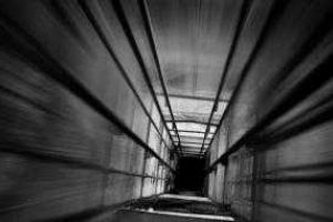 В киевской многоэтажке сорвался лифт, когда там находились женщина и грудной ребеной