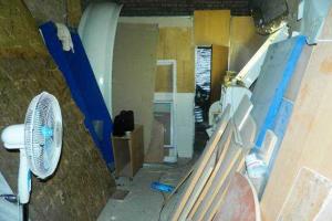 Киевские милиционеры приехали спасать девушку и обнаружили нарколабораторию