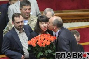Татьяну Черновол зацеловали в парламенте