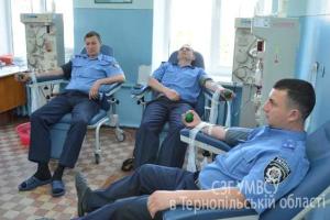 Тернопольские автоинспекторы поделились кровью с детьми - жертвами ДТП