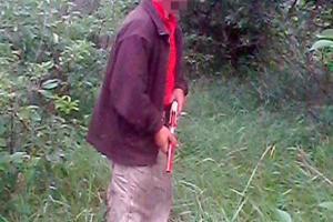 На Житомирщине мужчина прогуливался с самопалом, а еще один хранил на печи взрывчатку