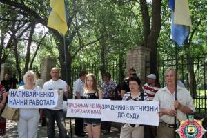 Общественность Краматорска протестует против восстановления бывшего сотрудника горотдела, уволенного за дискредитацию 