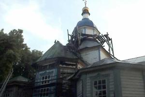 Сумская область: огнеборцы вместе с местными жителями спасли от уничтожения старинную церковь