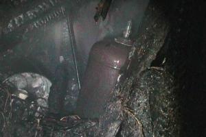 Сумские пожарные предотвратили взрыв газовых баллонов в горящем гараже