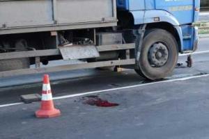 В Мариуполе «КамАЗ» сбил двух пешеходов