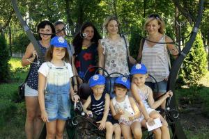 В Авдеевке женщины-милиционеры ходят на работу с детьми, боясь оставлять их дома 