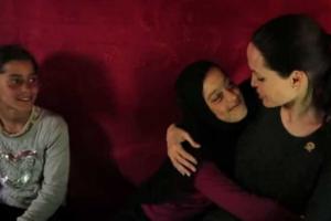 Анджелина Джоли привезла дочь в лагерь сирийских беженцев