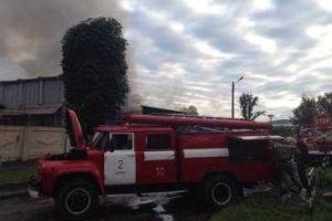 В Харькове при пожаре на СТО сгорело семь автомобилей