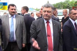 Спонтанный выход Президента Порошенко к народу - откровенный разговор