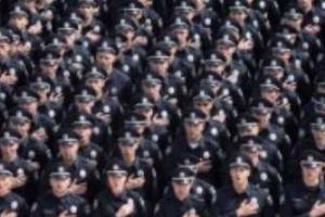 Наработались! 4-х столичных полисменов уже выгнали 