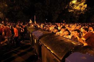 Протестующий в Ереване объявил голодовку, пока не соберется толпа, готовая противостоять полиции