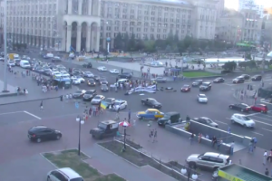 В Киеве митингующие частично перекрыли движение на Крещатике