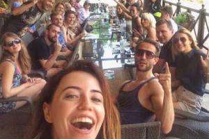 Молодожены Дантес и Дорофеева на второй день свадьбы устроили пляжную вечеринку