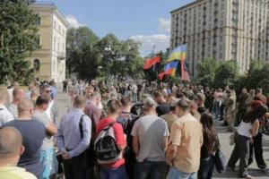 "Правый сектор" уже собирается на вече на Майдане