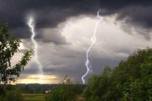 В Индии молнией убило девять человек