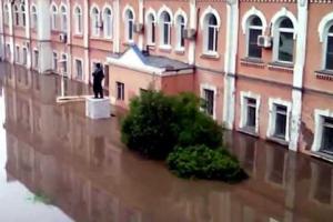 В сеть попало видео, как фекалии затопили российский город Пермь