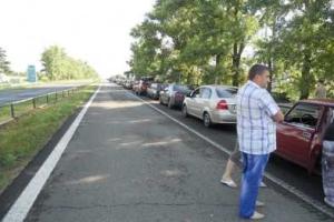 На блокпостах на выезд из Донецка скопились огромные очереди 