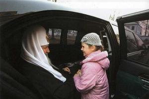 В России машина кортежа патриарха Кирилла едва не сбила пешеходов