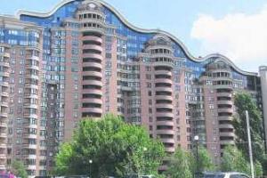 Семья нардепов Луценко не может продать квартиру за 11 млн в доме-волне