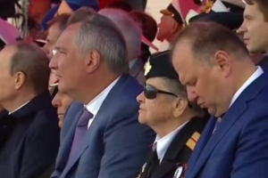 Российский губернатор уснул, сидя рядом с Путиным 