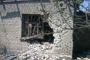 Танки боевиков разрушили жилые дома в Авдеевке